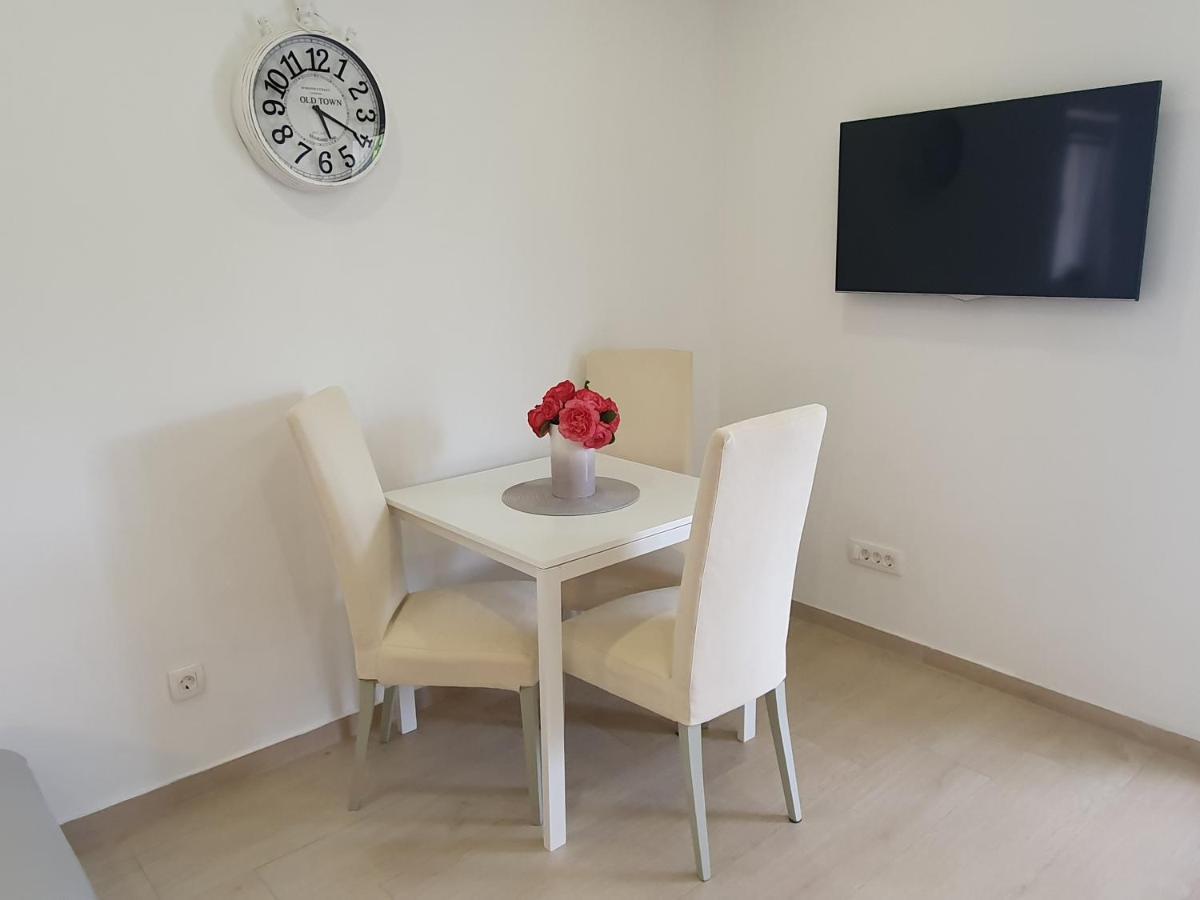 Apartmani Melanie Porec Exterior photo