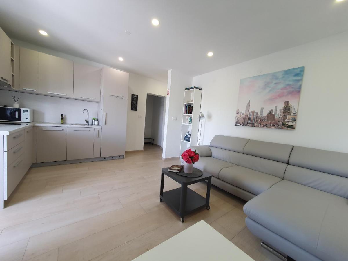 Apartmani Melanie Porec Exterior photo